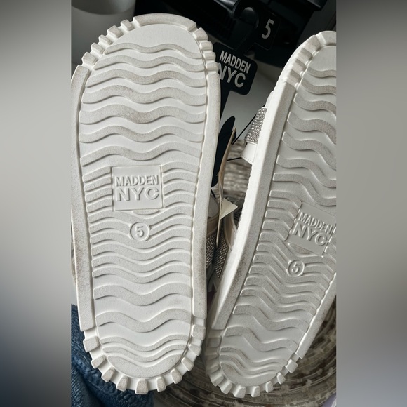 Madden NYC 2 sizes available - Picture 4 of 5